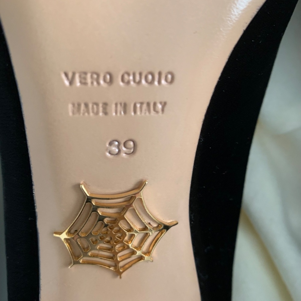Charlotte Olympia Black Velvet Kitty Pumps, size 39 - Picture 7 of 7